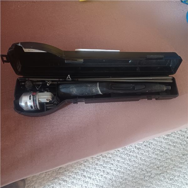 DAIWA MINI CAST FISHING ROD AND REEL C/W CASE