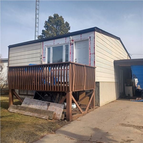 FORESTBURG REAL ESTATE AUCTION 1969 HOUSE/LOT  BID SUBJECT TO EXECUTORS  APPROVAL OF THE HIGHEST BID