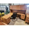 Image 1 : Office L-Desk with Hutch 71" x 71" and Office Chair 