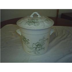 Chamber pot w/ lid