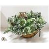 Image 1 : NEW HOLIDAY CENTER PIECE WITH FROSTED PCS AND PINE