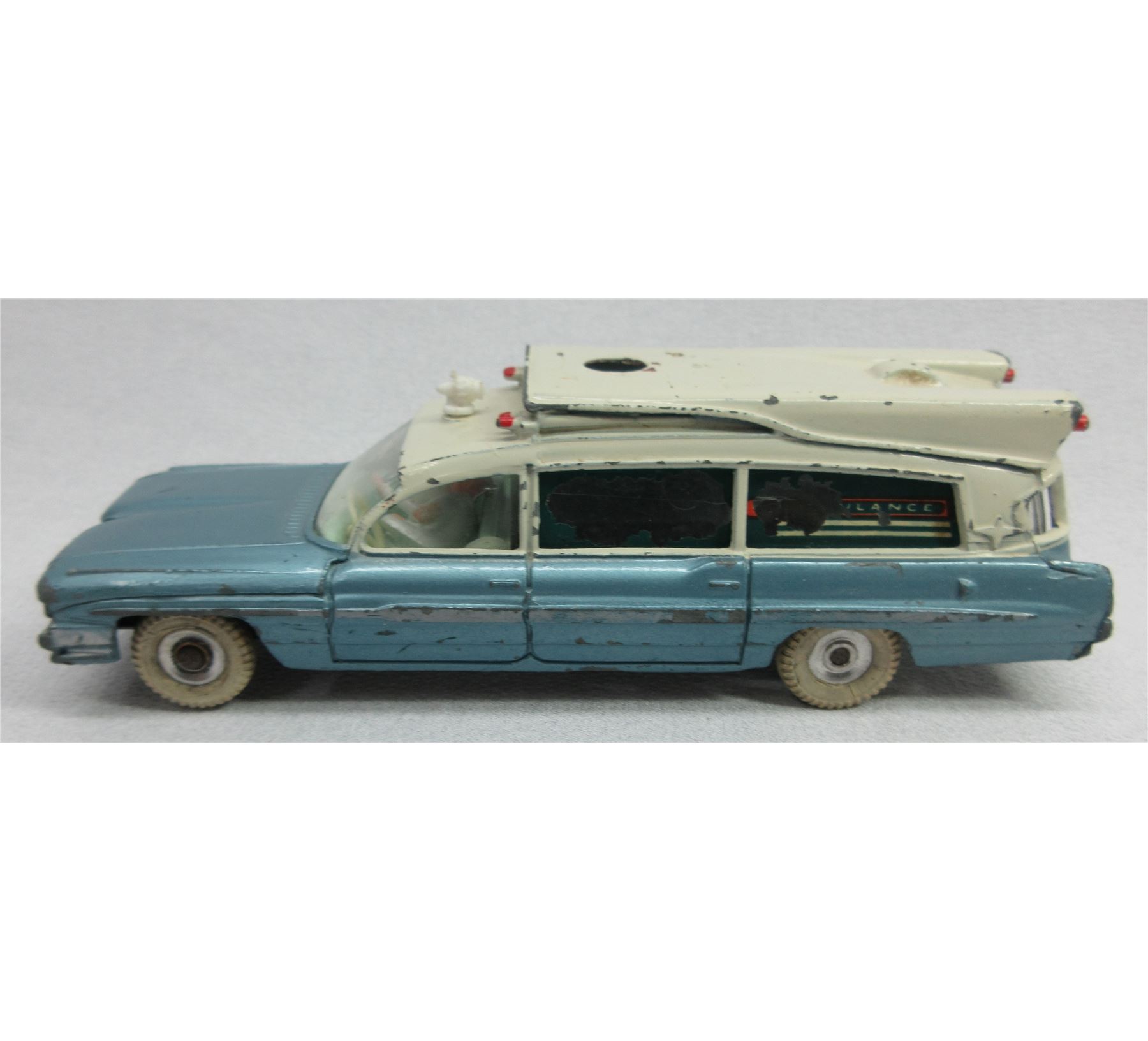 Dinky Toys Superior Criterion Ambulance (Gebraucht) in Rümligen für CHF