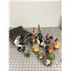 Image 1 : LOT OF ROOSTER FIGURINES AND TABLE RUNNER