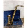 Image 2 : ANTIQUE ELKHART MARTIN SAXOPHONE WITH CASE FOR RESTORATION