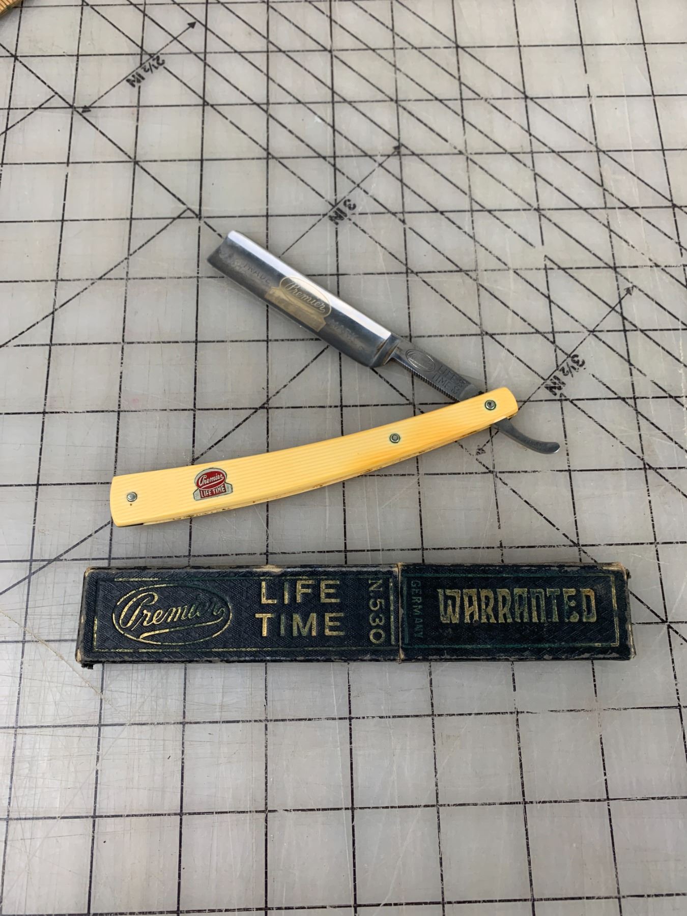 ANTIQUE PREMIER LIFE TIME STRAIGHT RAZOR - Schmalz Auctions