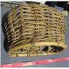 Image 4 : Genuine Nantucket bike basket ( woven basket) 11" by 8" circumference 38z', top tp bottom 10" ( bras