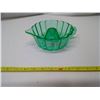 Image 3 : Green Uranium glass juicer ( chip on lip)