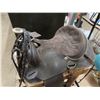 Image 2 : Wintec beautiful saddle with weaver cinch 15.5"