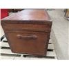 Image 5 : 35x25x20 Tall brown antique chest great condition