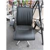 Image 1 : Contemporary Chrome/Black Leather Office Chair