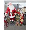Image 1 : Mechanical Santas and Décor