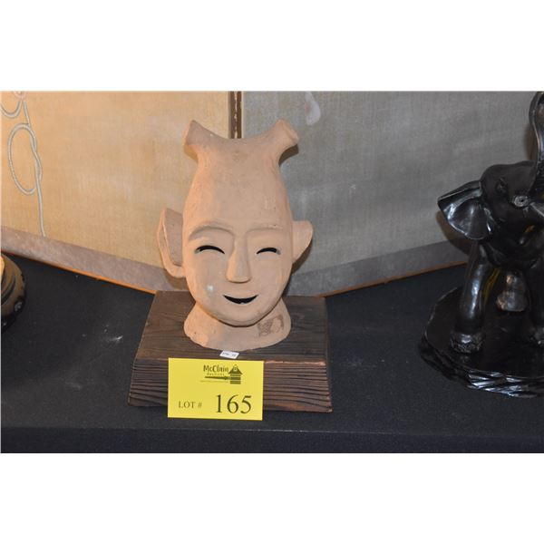 HAND THROWN JAPANESE FETISH HEAD (HANIWA) W/STAND (13 )