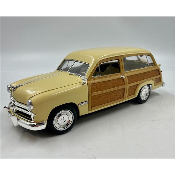 1949 Ford Woody Wagon 1999 Motor City Classics 1:18 Scale