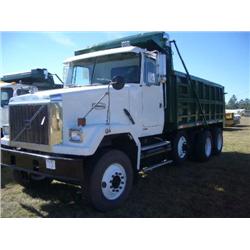 1996 VOLVO/AUTOCAR TRI-AXLE DUMP