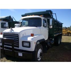 1996 MACK RD690S TRI-AXLE DUMP