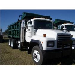 1996 MACK RD690S TRI-AXLE DUMP