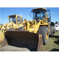 KOMATSU WA380 RUBBER TIRED LOADER