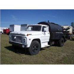 ETNYRE 1070 GALLON ASPHALT DISTRIBUTOR (MTD) S/N D690