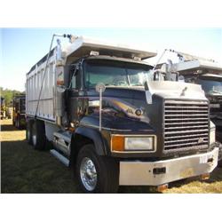 2001 MACK CL713 TRI-AXLE DUMP