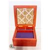 Image 2 : HALLMARK "MAYA ANGELOU" WOOD KEEPSAKE BOX