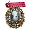 Image 1 : 24)  GREY TONE CAMEO BROOCH/PENDANT ON BRONZE TONE