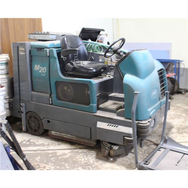 TENNANT M20 RIDE-ON SWEEPER / SCRUBBER