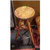 Image 1 : ESTATE VINTAGE WOOD ADJUSTABLE STOOL CHAIR