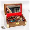 Image 2 : VINTAGE JEWELRY BOX FULL OF COSTUME JEWELRY