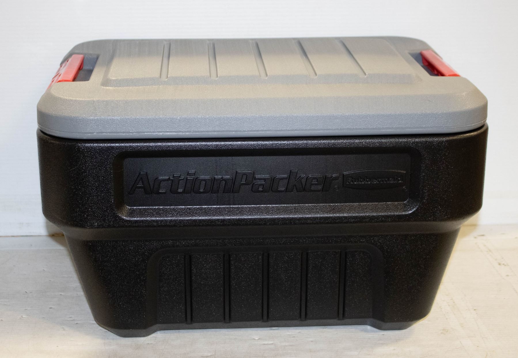 Action Packer NEW RUBBERMAID ROUGHNECK ACTION PACKER 30.2L