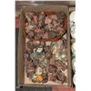 Image 1 : BOX OF HOME DECORATIONS