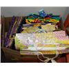 Image 1 : BOX OF PAPER GIFT BAGS