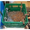 Image 1 : HEAVY DUTY CRATE WITH 3 INDUSTRIAL CHAINS -
