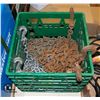 Image 1 : HEAVY DUTY CRATE WITH 3 INDUSTRIAL CHAINS -