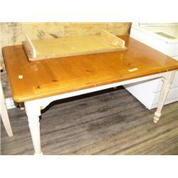 Pine dining room table with 1 leaf (92)