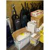 Image 3 : Lot of: vacuum cleaners, floor buffers, wet vacuums, buffer pads, mop buckets, etc. (84)