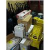 Image 4 : Lot of: vacuum cleaners, floor buffers, wet vacuums, buffer pads, mop buckets, etc. (84)
