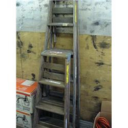 Lot of 2 ladders (84)