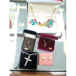 Lot of: 5 pieces of costume jewelry (91)