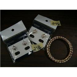 2 pairs of freshwater pearl earrings, bangle bracelets (2)