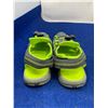Image 2 : Kids Size 4 Water Shoe