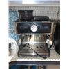 Image 3 : Sur la table coffee / espresso machine with assorted attachments