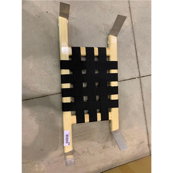 Canoe seat w/metal end