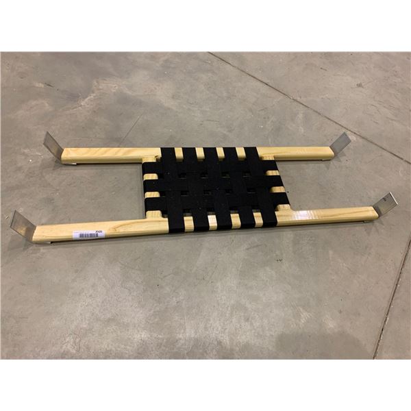 Canoe seat w/metal end