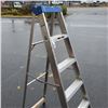 Image 2 : ALUMINUM 6FT LADDER