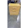 Image 1 : 3 DRAWER WOOD DRESSER