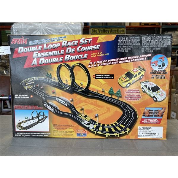 VINTAGE ARTIN DOUBLE LOOP RACE SET - Big Valley Auction