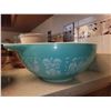 Image 2 : Vintage Pyrex Butterprint Bowl and More - Cat A
