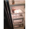 Image 8 : LG Refrigerator with Icemaker - Cat C