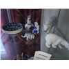 Image 2 : 4 Shelves of Decor - Cat A