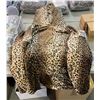 Image 2 : Softan - Group of 3 flannel fleece hoodie blankets (leopard)